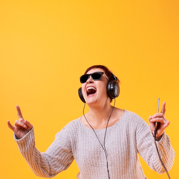 Free photo elder woman listening rock music