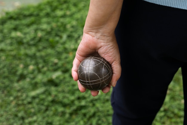 Free photo elderly friends playing petanque