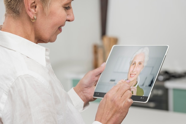 Free photo elderly people making a video call