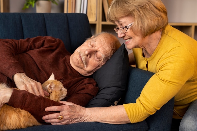 Free photo elderly people with cat pet