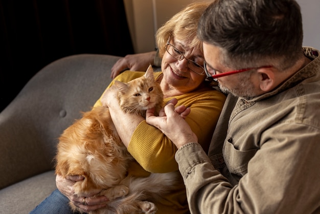 Free photo elderly people with cat pet