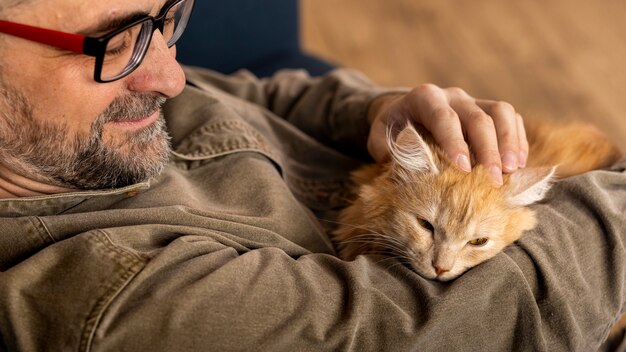 Free Photo elderly person with pet cat