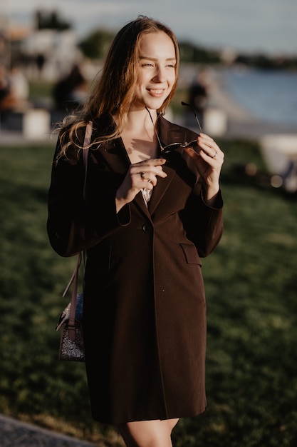 Elegant business woman wearing sunglasses at hot summer day in the city