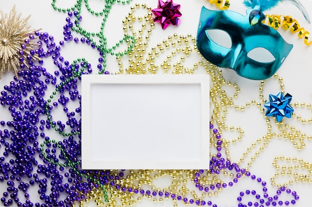 Free photo elegant carnival mask with frame