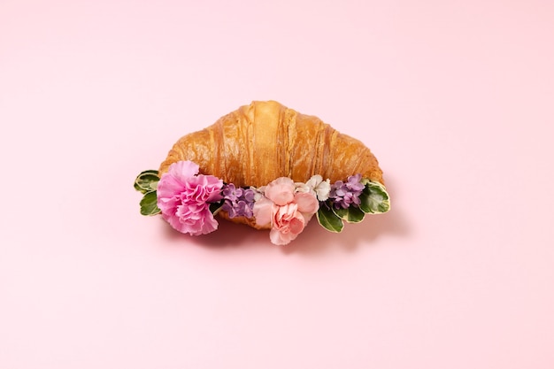 Free photo elegant eco food concept with flowers in croissant