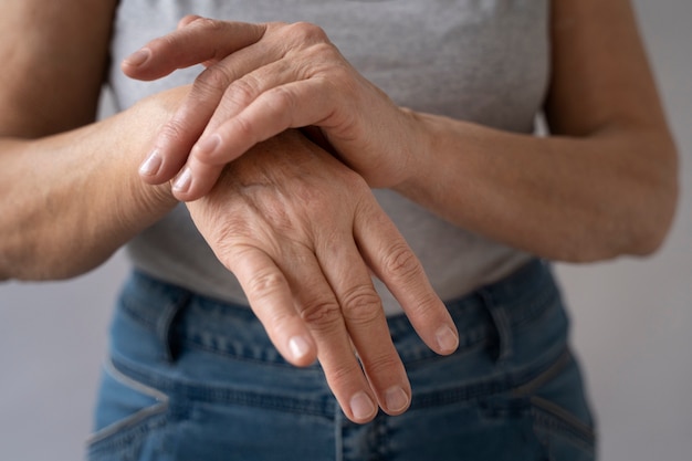 Free photo elegant hands of old woman