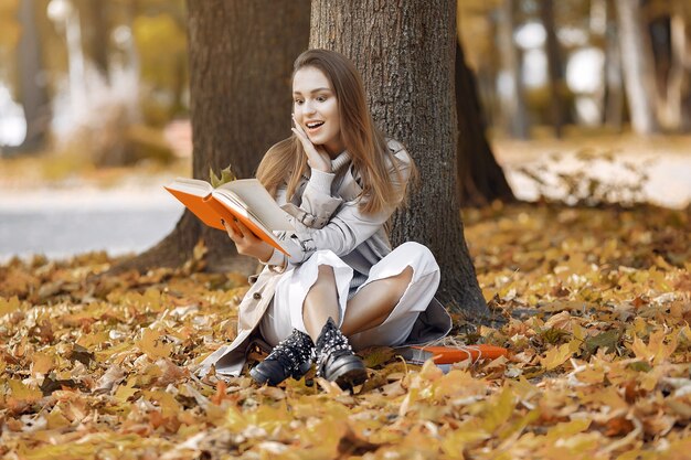 Elegant and stylish girl in a autumn park