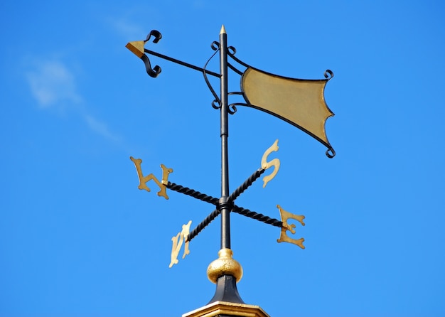 Elegant weathervane