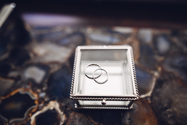 Free photo elegant wedding rings