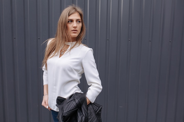 Free photo elegant woman posing with a white shirt