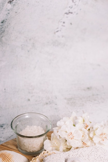 Elements for a relaxing massage in a spa