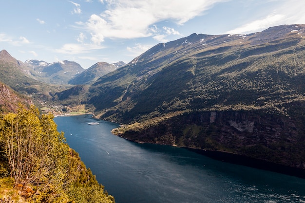 Free photo an elevated view of green mountain landscape