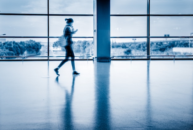 Free photo empty corridor of modern airport