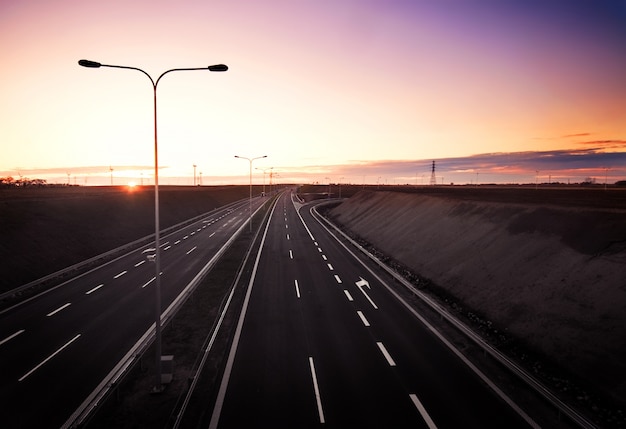 Free photo empty highway at dawn