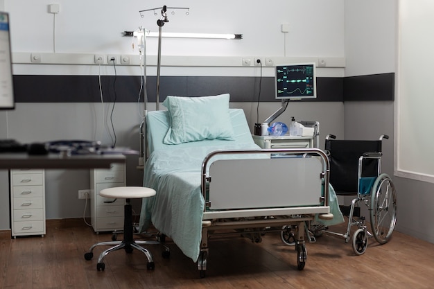 Free photo empty hospital room with nobody in it having a single bed