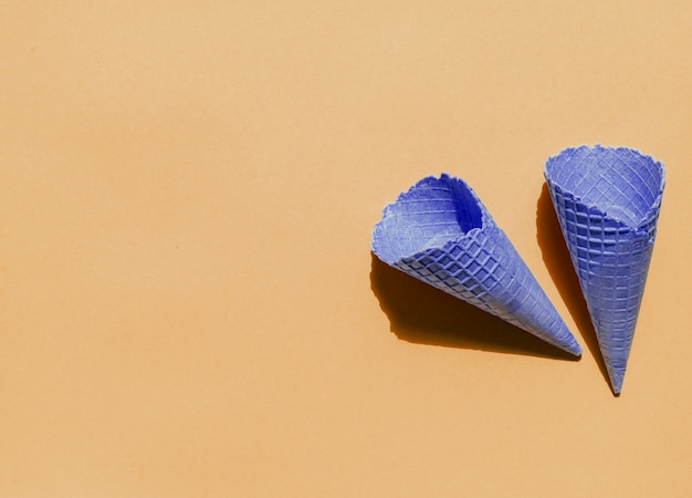 Free Photo empty ice cream waffle cones on light background