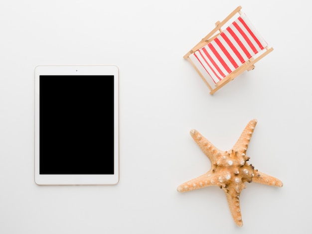 Free photo empty tablet and marine starfish on white background