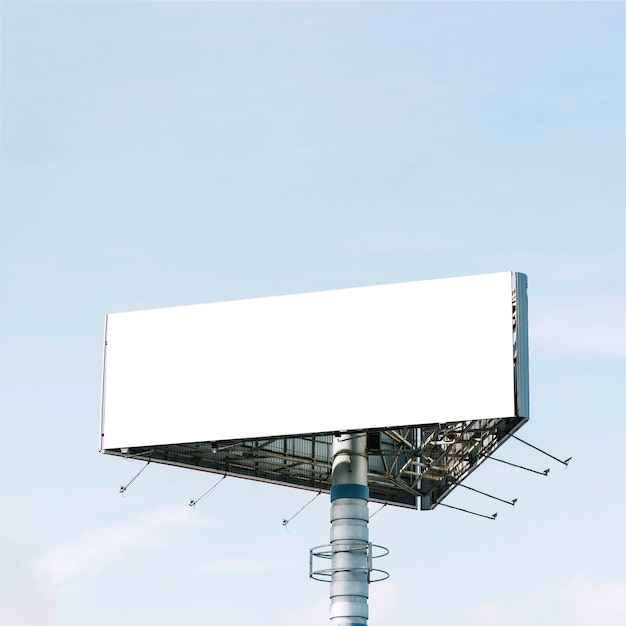 Free Photo empty triangle billboard