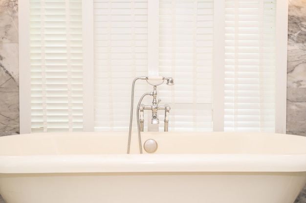 Empty white bathtub decoration interior