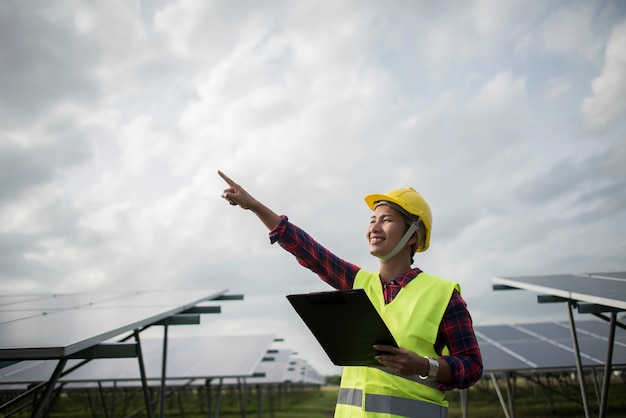 Free photo engineer electric woman checking and maintenance of solar cells.