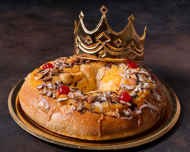 Free Photo epiphany day delicious cake with golden king crown