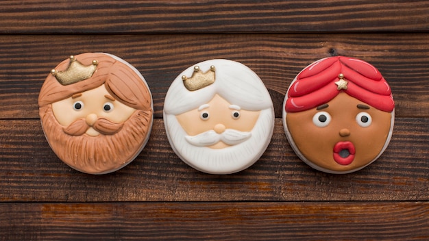 Free photo epiphany dessert biscuits with faces