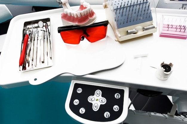 Free photo equipment and dental instruments in dentist's office. tools close-up.