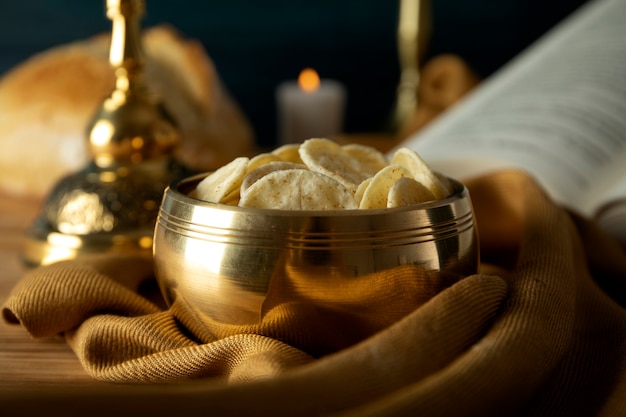 Free photo eucharist with wine chalice and sacramental bread