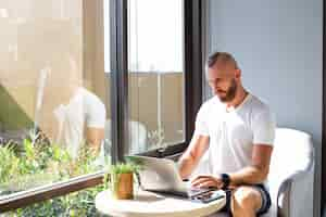 Free photo european business man in white shirt does distance work