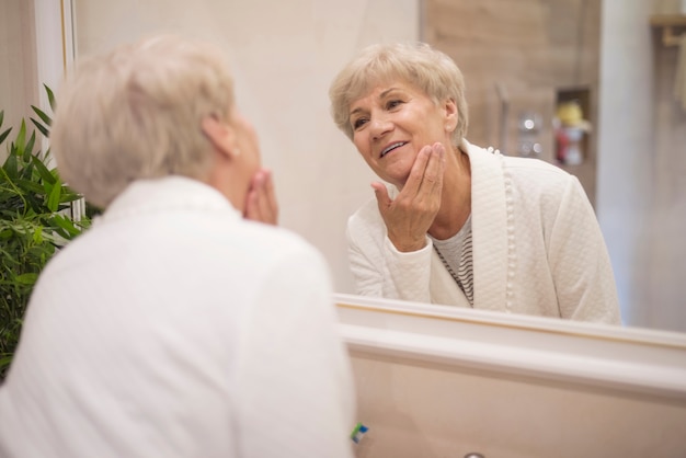 Free photo everyday beauty routine is very important