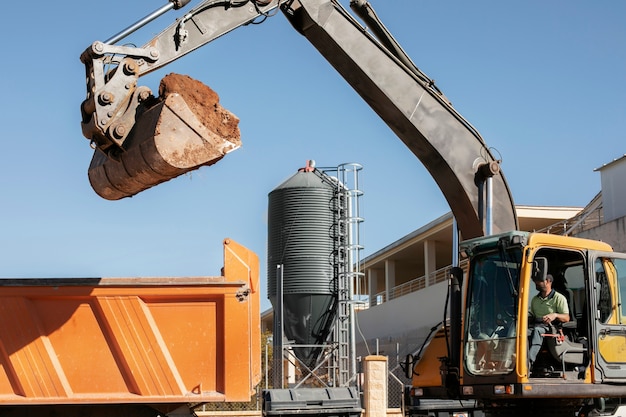 Free photo excavator for digging on day light outdoors