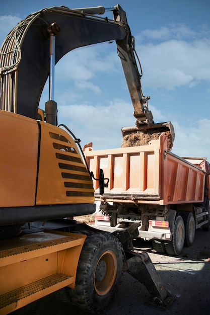 Free photo excavator digging in the ground on day light