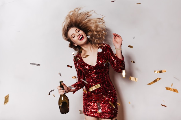 Free photo excited woman waving her hair while dancing at party