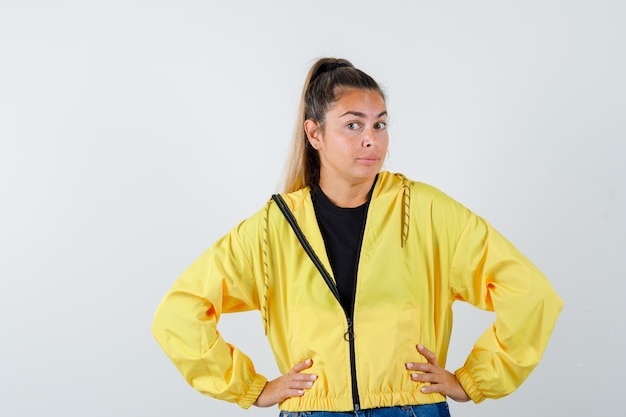 Free Photo expressive young girl posing in the studio