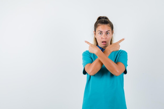 Free Photo expressive young girl posing in the studio