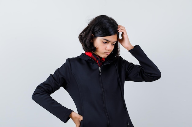 Free Photo expressive young girl posing in the studio