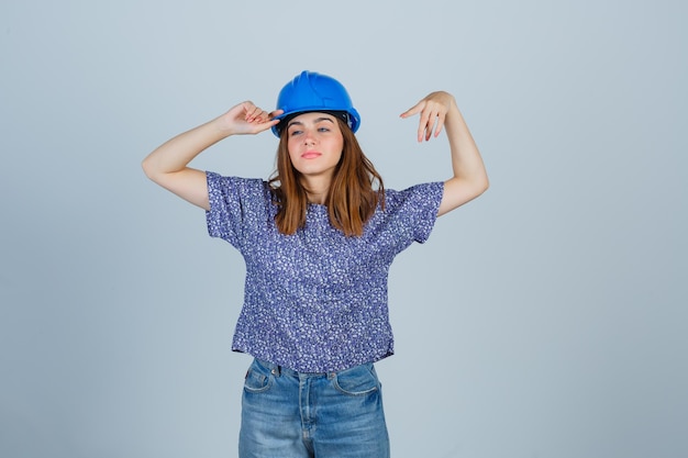 Free photo expressive young girl posing