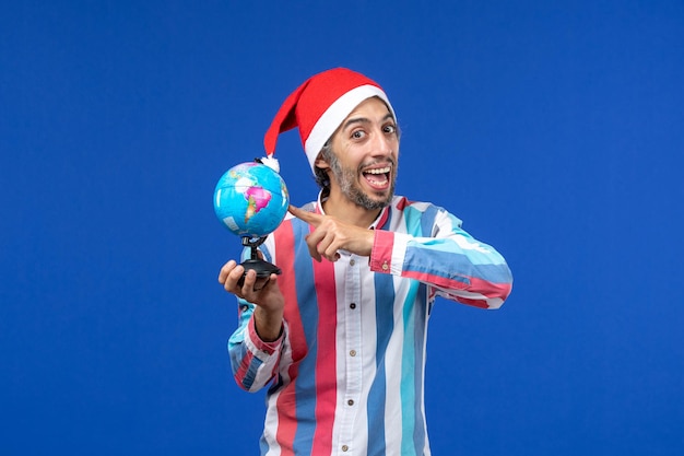 Free photo expressive young man posing for christmas