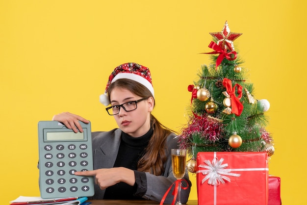 Free photo expressive young woman posing for christmas