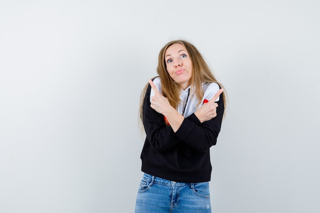 Free photo expressive young woman posing in the studio