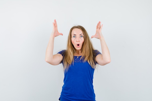 Free Photo expressive young woman posing in the studio