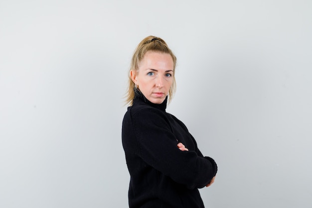 Free Photo expressive young woman posing in the studio