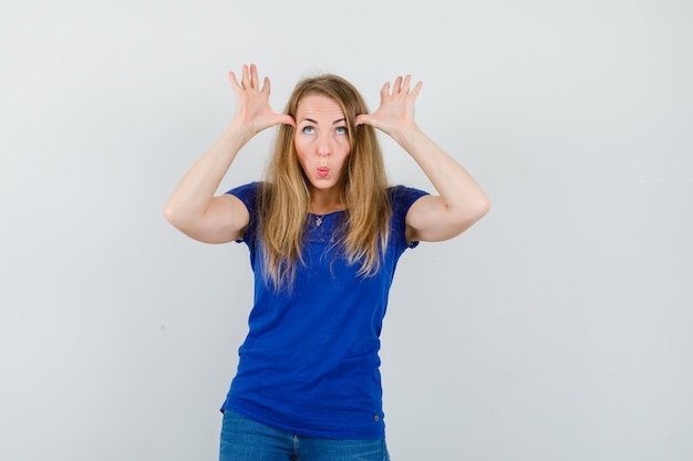 Free Photo expressive young woman posing in the studio