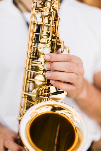 Free photo extreme close up saxophone played by musician