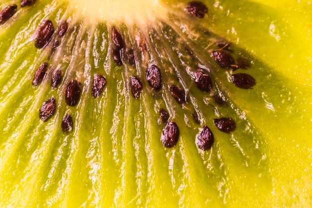 Free photo extreme close-up of sliced kiwi fruit