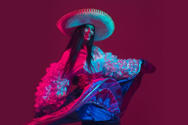 Free photo fabulous cinco de mayo female dancer on purple  in neon light