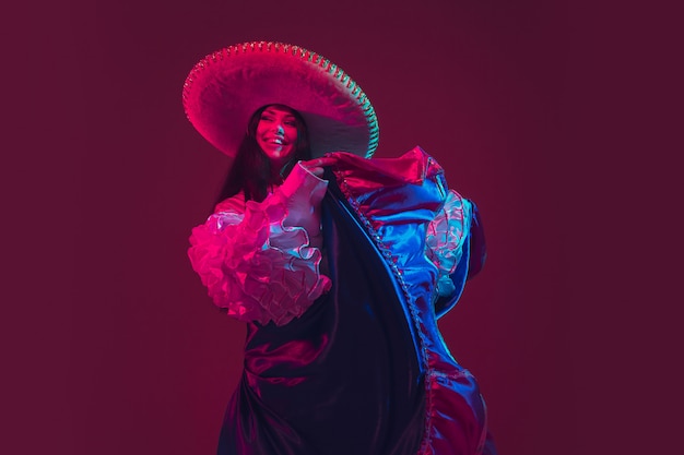 Free Photo fabulous cinco de mayo female dancer on purple  in neon light