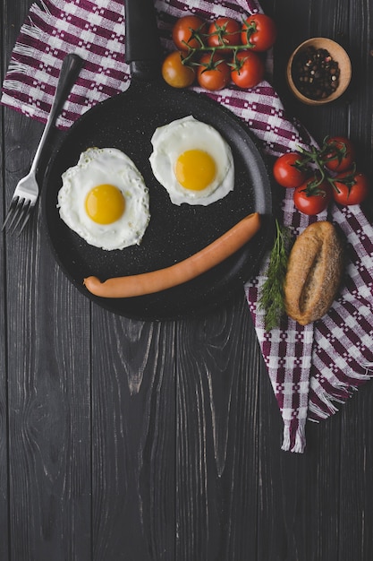 Free photo face from fried eggs and sausage