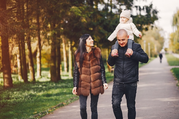 Free photo family in a autumn park