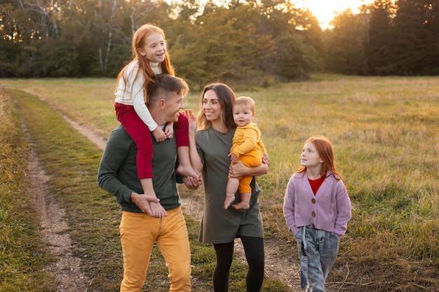 Free photo family lifestyle outdoors in autumn time